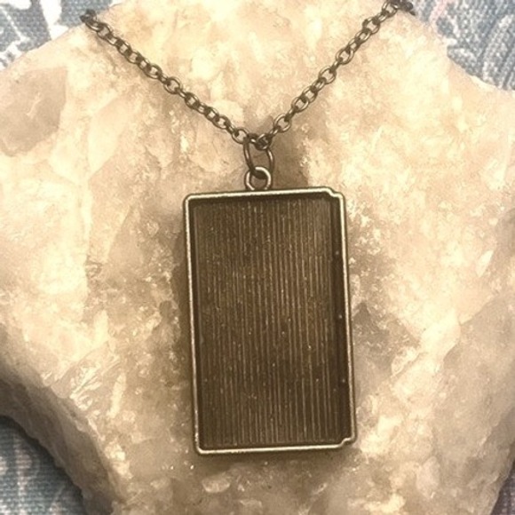 George R.R. Martin-Game Of Thrones-Book Cover Pendant Bronze Chain Necklace -New - Picture 5 of 11